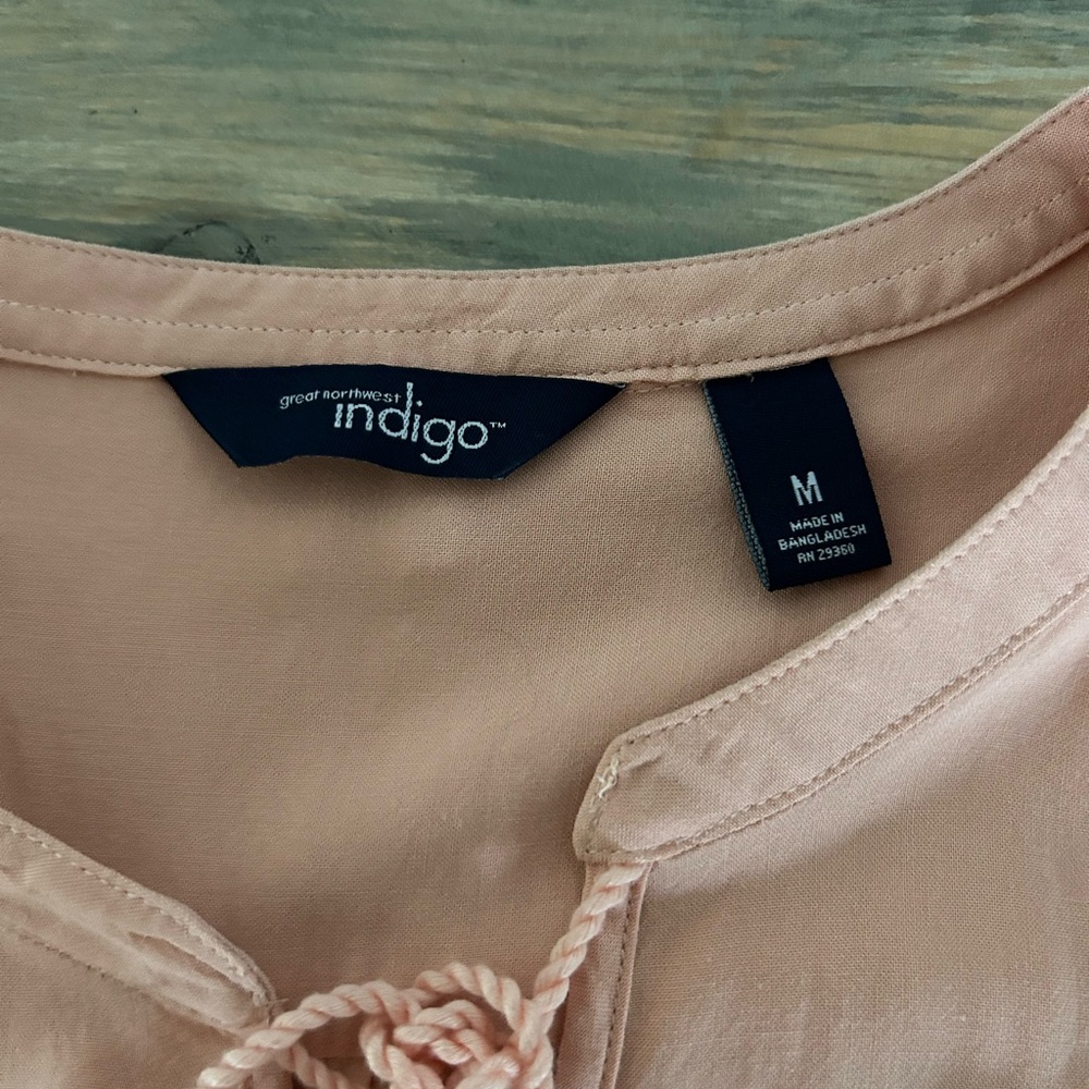 Peach color short sleeve top indigo brand size medium